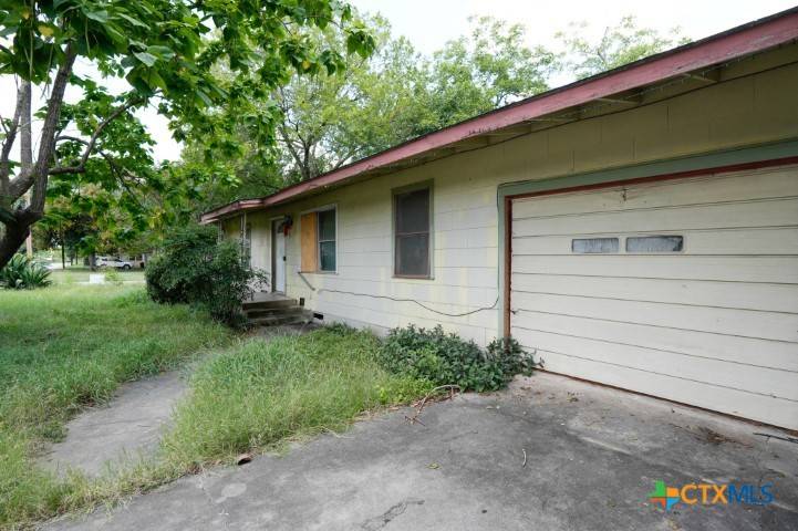 Gonzales, TX 78629,626 E Wallace ST