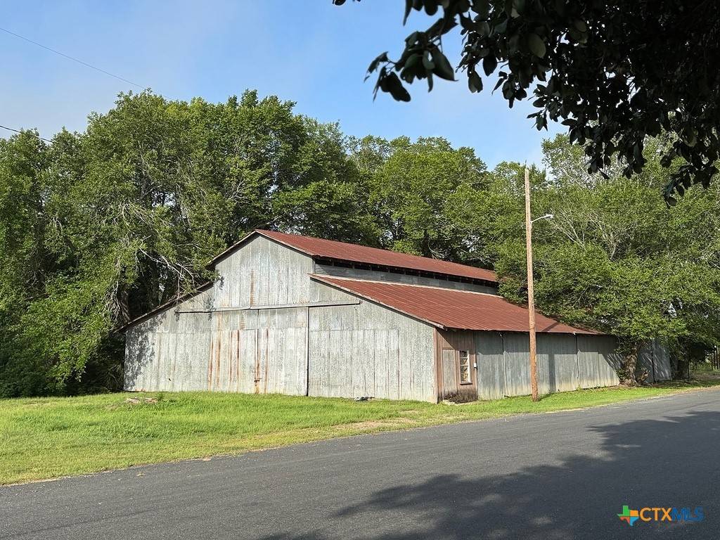 Schulenburg, TX 78956,718 N Main ST