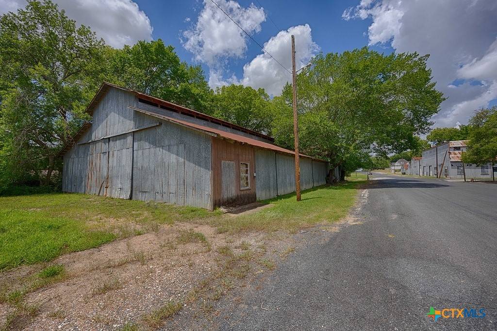 Schulenburg, TX 78956,718 N Main ST