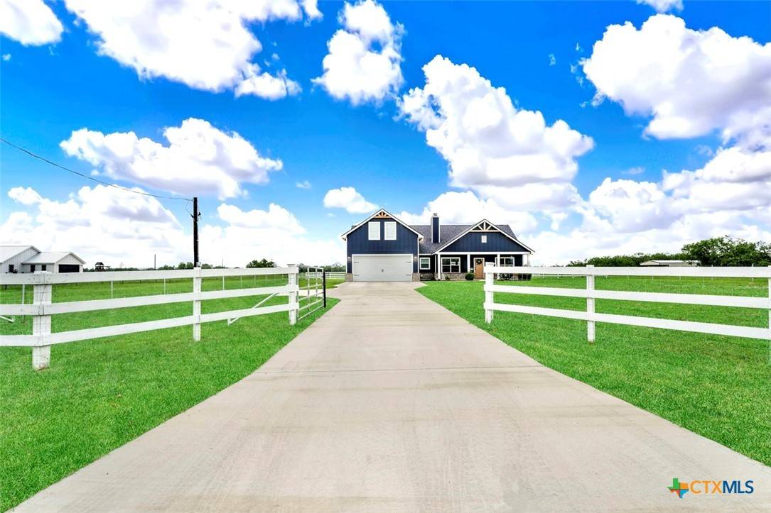 La Vernia, TX 78121,1474 CR 342