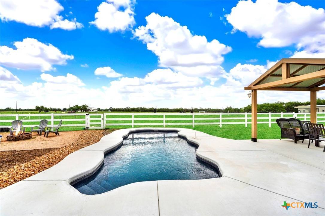 La Vernia, TX 78121,1474 CR 342