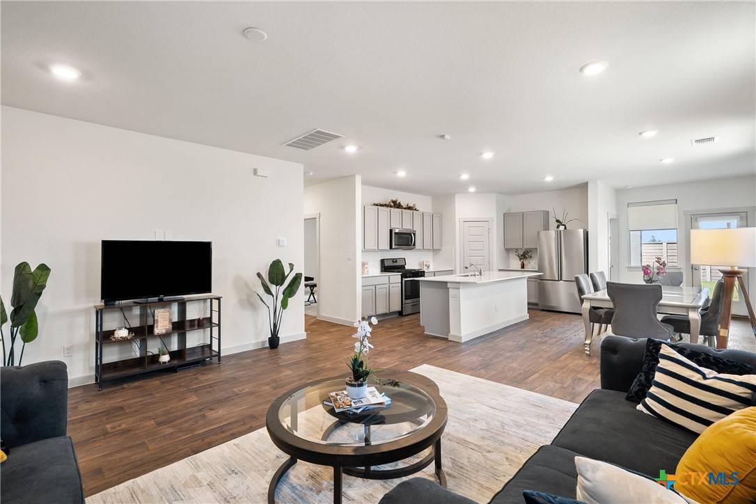 Hutto, TX 78634,202 Barton Creek LN