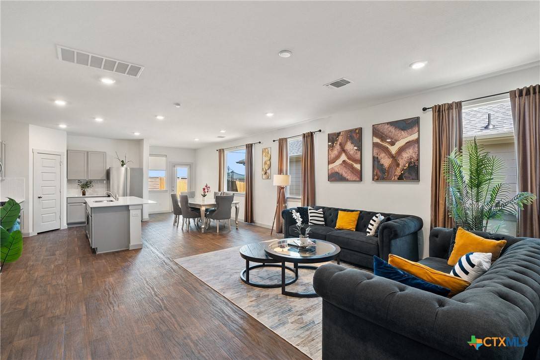 Hutto, TX 78634,202 Barton Creek LN
