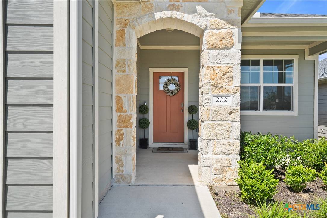 Hutto, TX 78634,202 Barton Creek LN