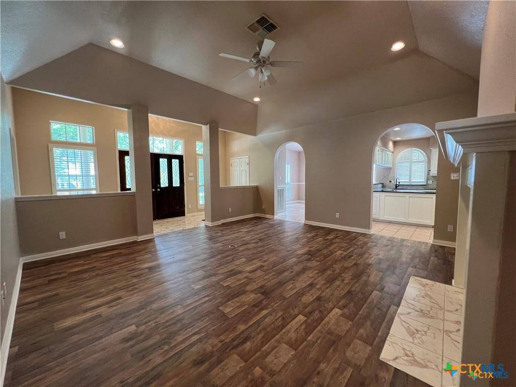 San Marcos, TX 78666,742 W San Antonio ST