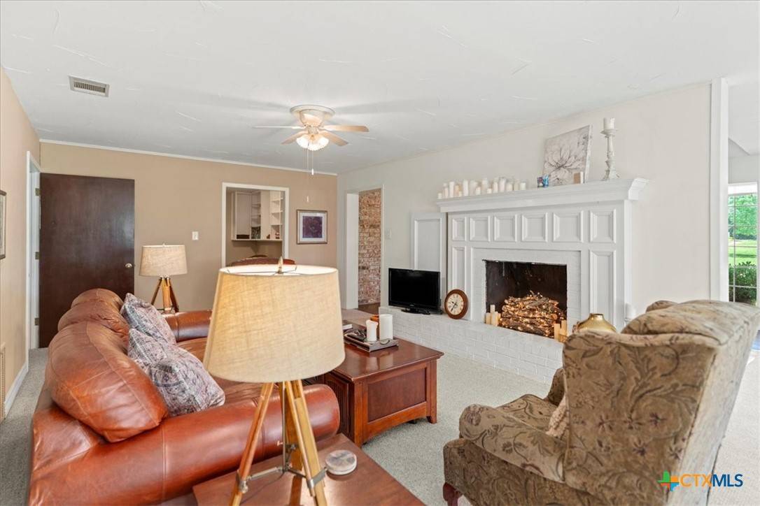 Wimberley, TX 78676,209 E Meadow LN