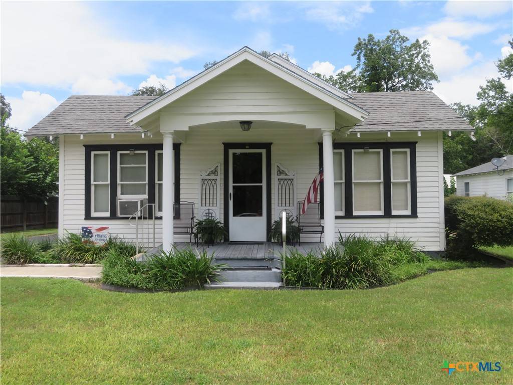 Edna, TX 77957,206 S Allen