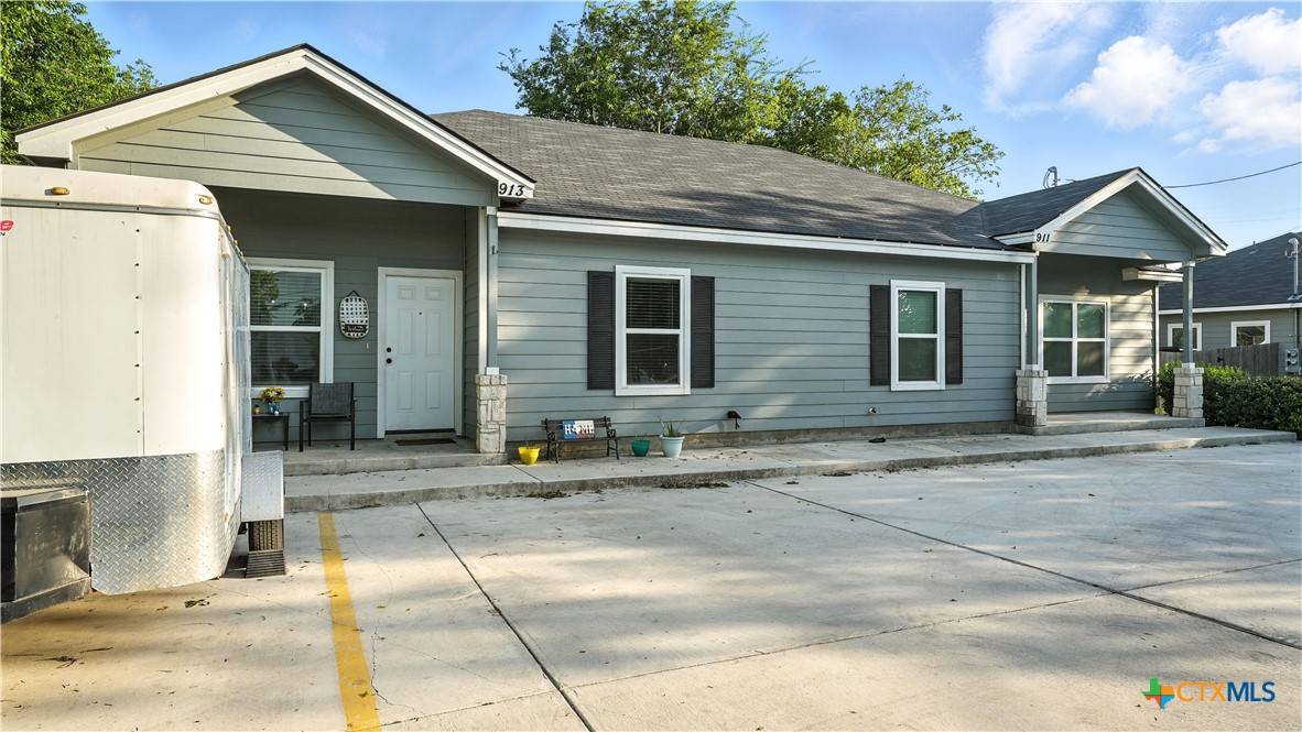 Seguin, TX 78155,911-913 E Seideman ST