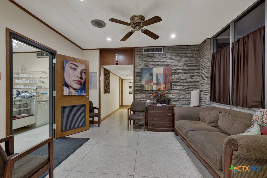 San Marcos, TX 78666,705 W Hopkins ST