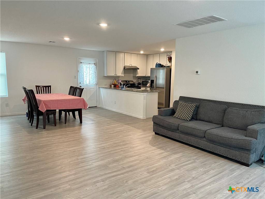 Seguin, TX 78155,5930 Antonio PL
