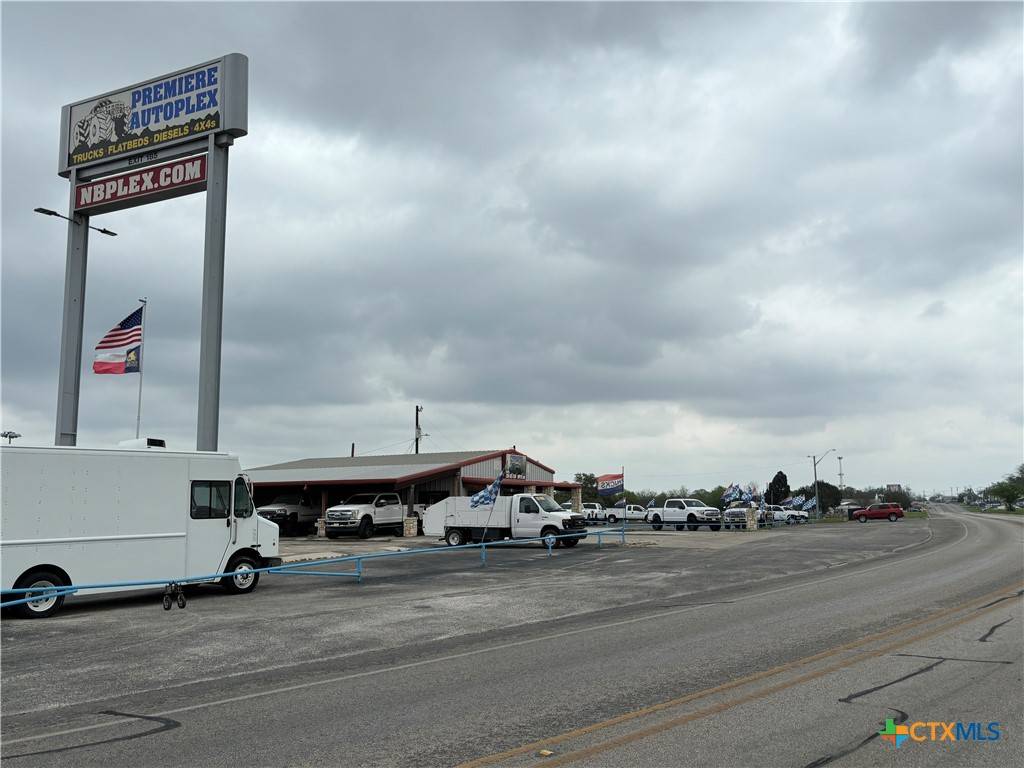 New Braunfels, TX 78130,2250 S I-35 EXPY