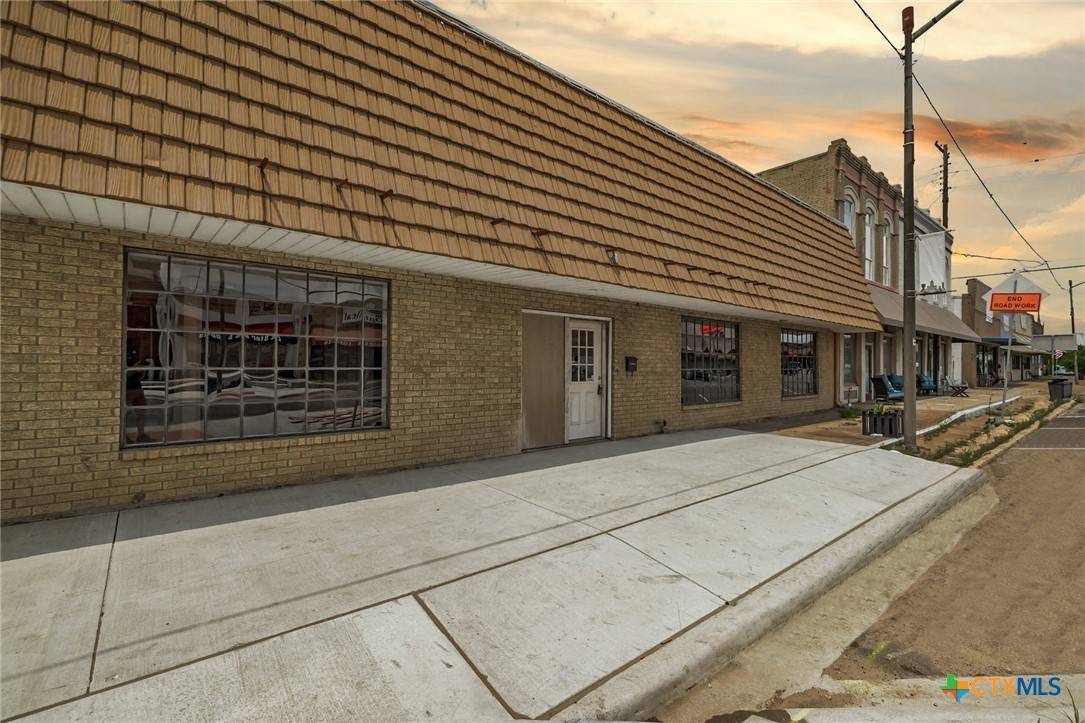 Rockdale, TX 76567,106 W Cameron AVE