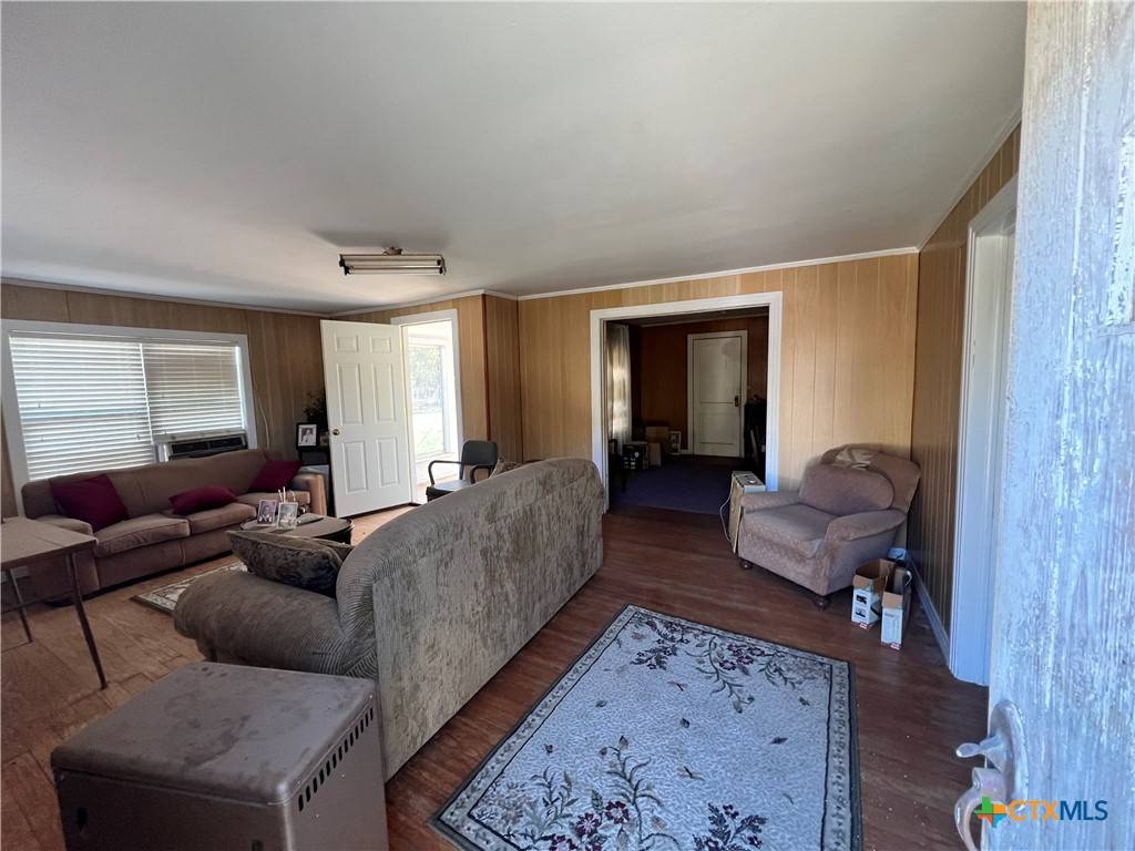 Calvert, TX 77837,304 W Burnett