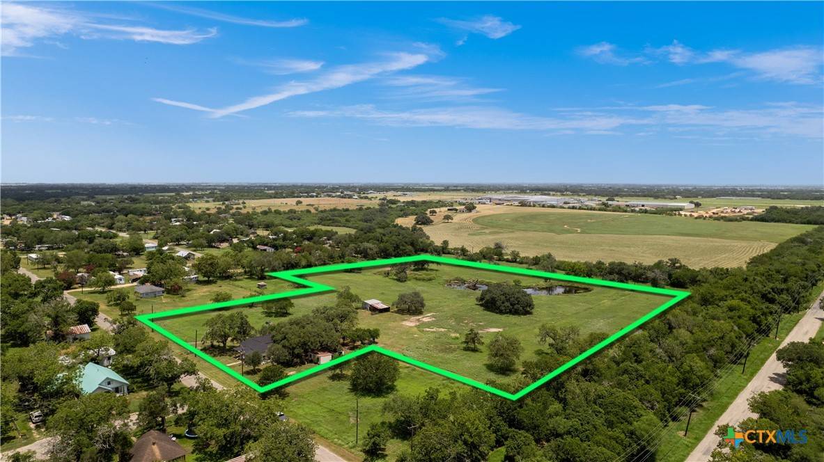 Yoakum, TX 77995,210 Julia
