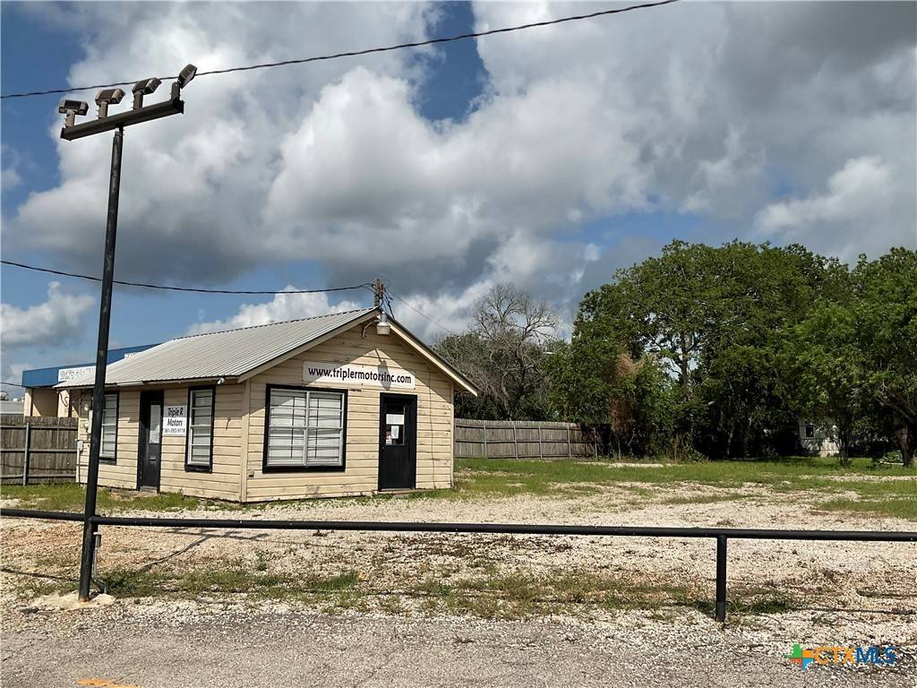 Yoakum, TX 77995,702 US Highway 77a