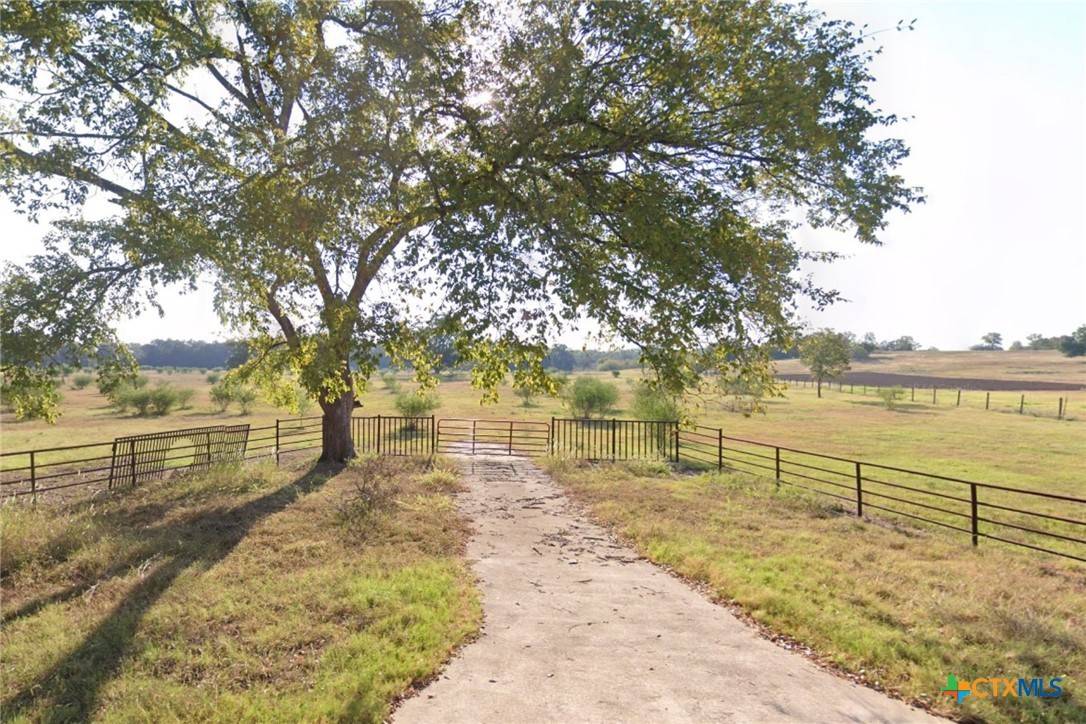 Luling, TX 78648,465 Oak Grove RD