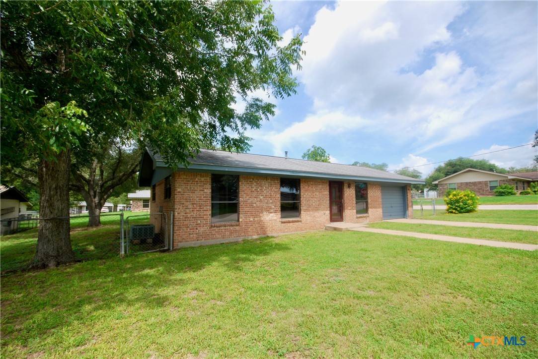 Shiner, TX 77984,904 S Peck ST