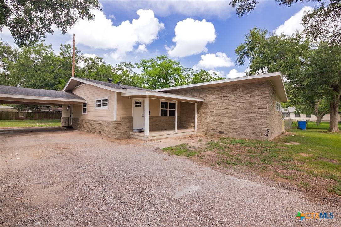 Edna, TX 77957,612 Flournoy ST