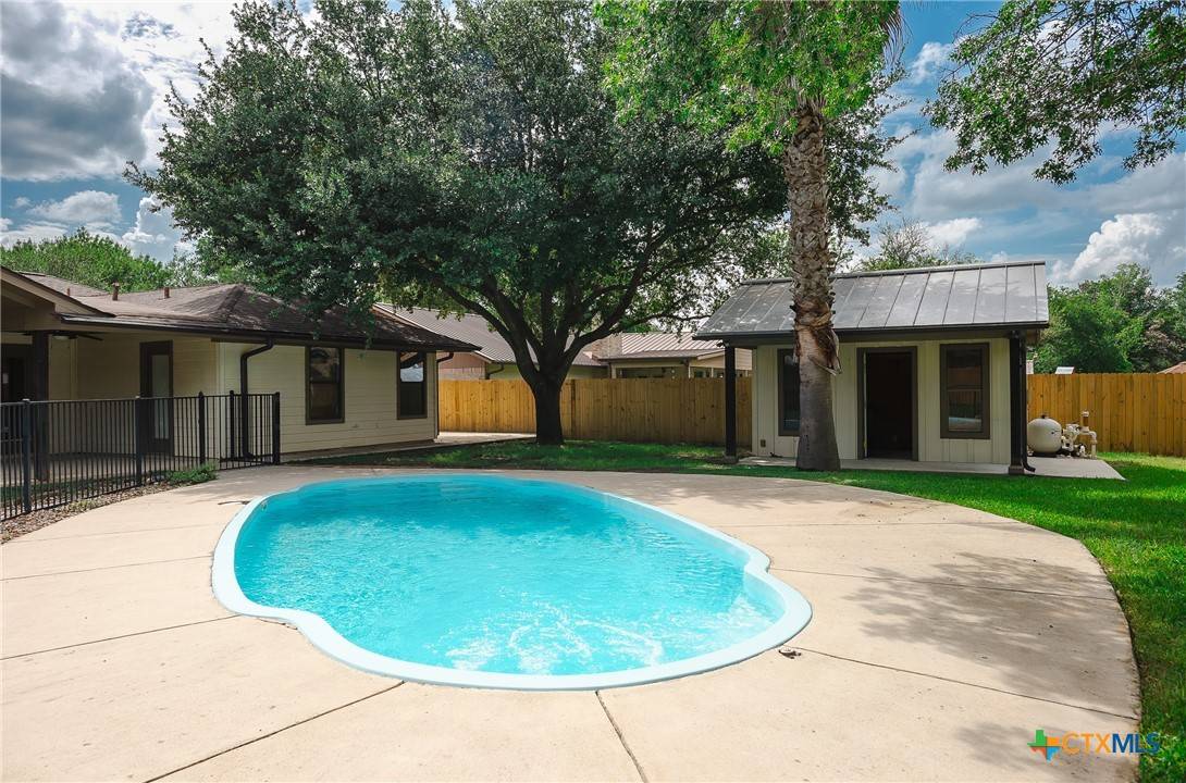 New Braunfels, TX 78130,1212 Rapids RD