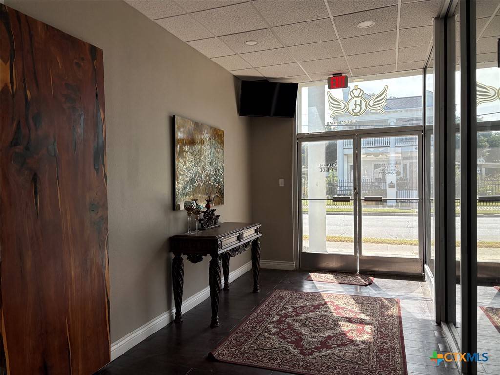 Victoria, TX 77901,412 N Main ST