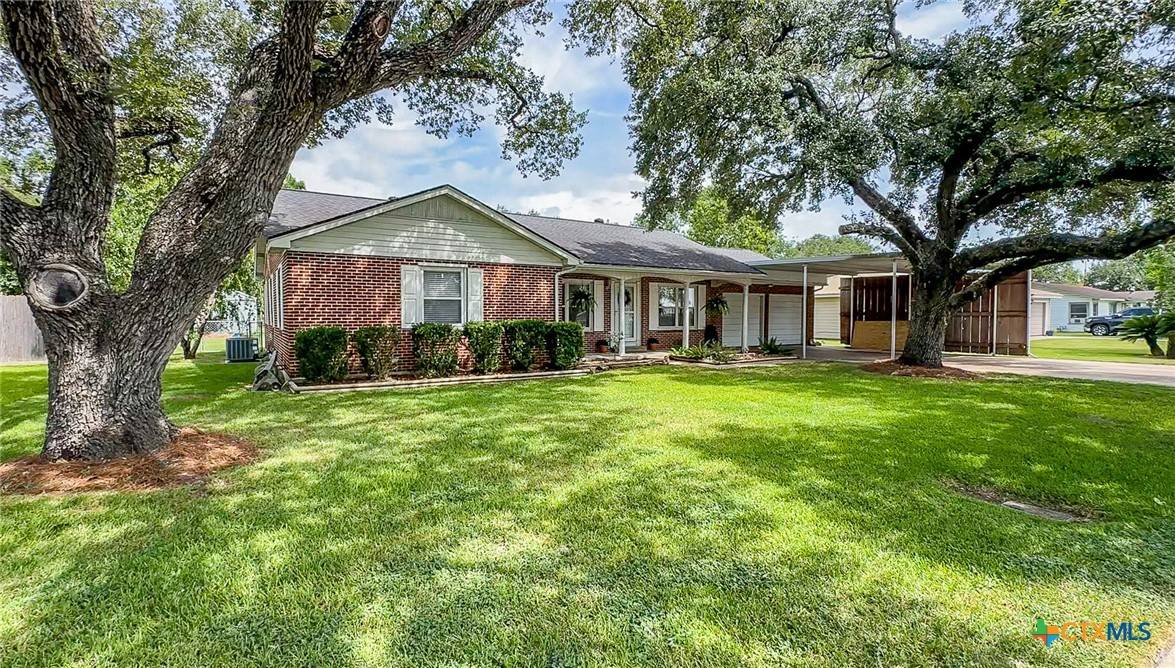 Edna, TX 77957,108 Sandra ST