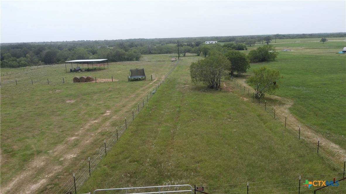 Waelder, TX 78959,736 County Road 421