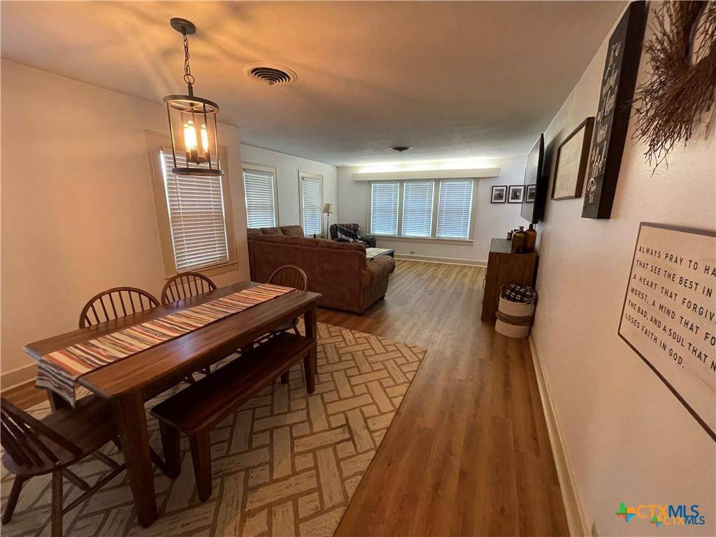 Seguin, TX 78155,813 Bismark ST
