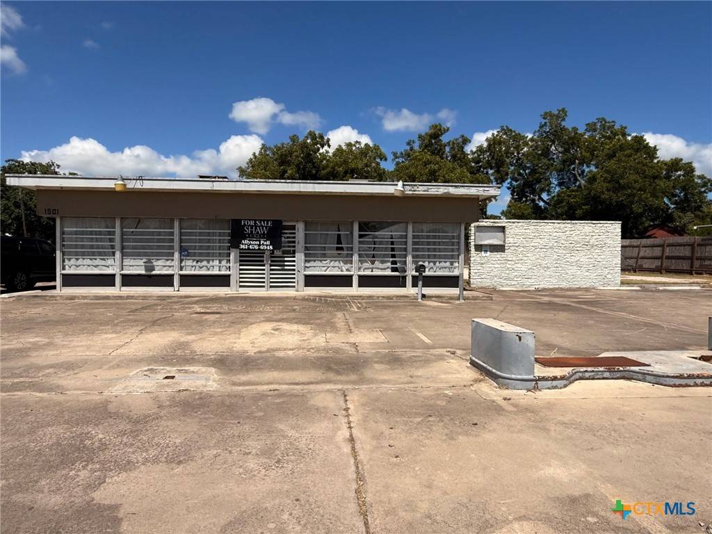 Victoria, TX 77901,1501 N Main ST