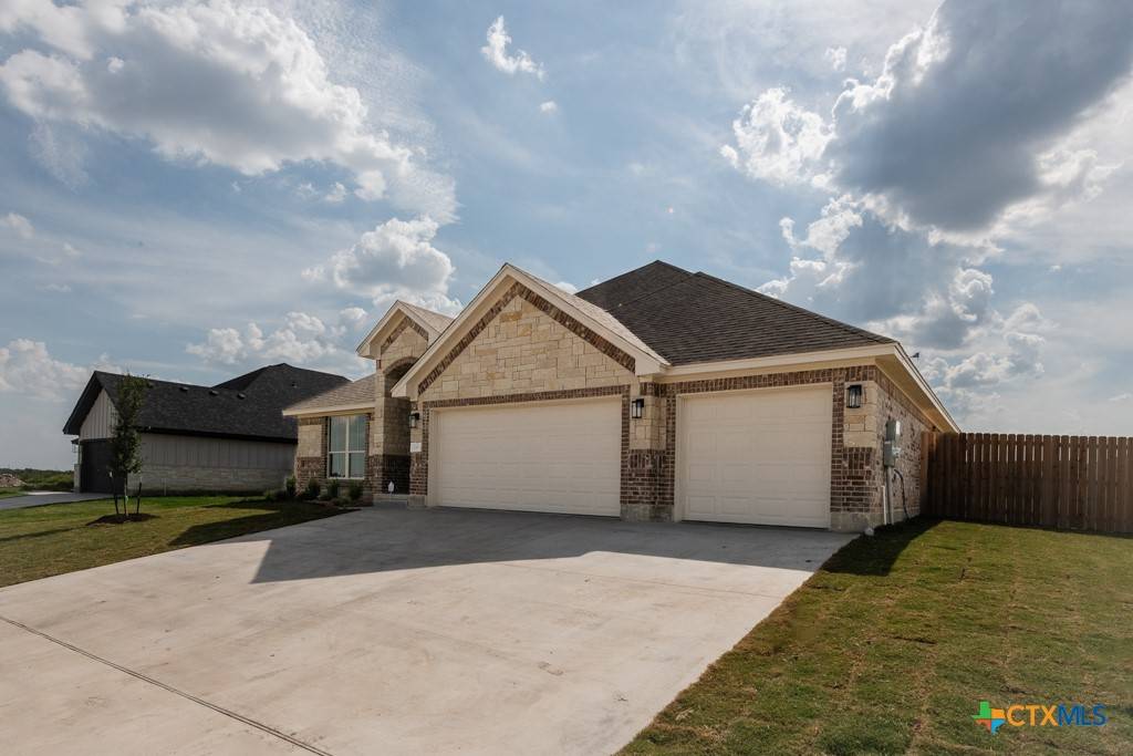 Hewitt, TX 76643,1317 Red Rock RD