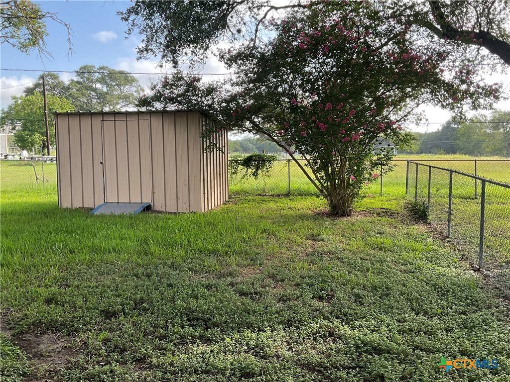 Yoakum, TX 77995,104 Mraz ST