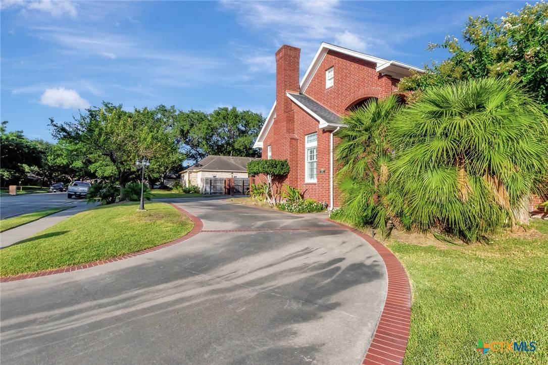 Victoria, TX 77904,6011 Country Club Drive