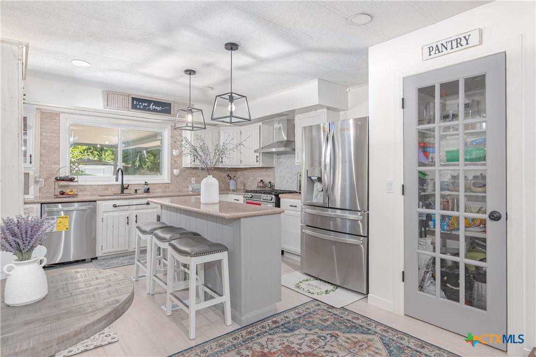 Mcqueeney, TX 78123,375 Willow DR