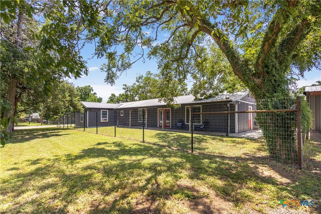 Yoakum, TX 77995,219 Burt