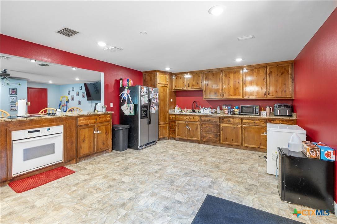 Yoakum, TX 77995,219 Burt