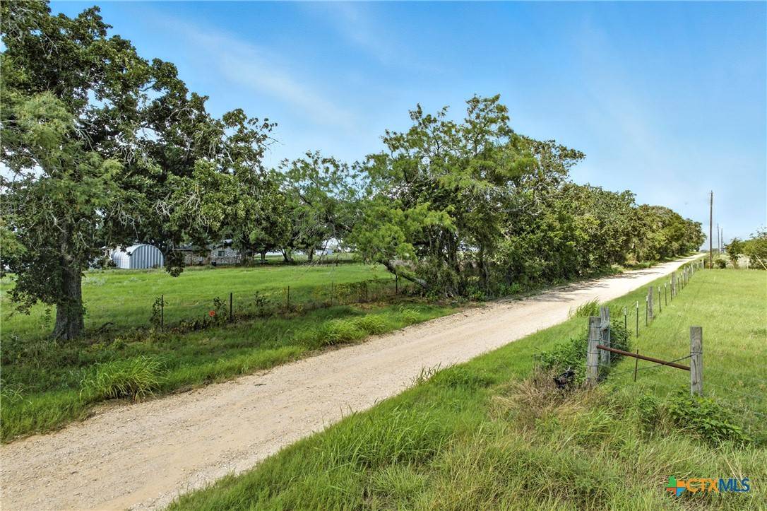 Gonzales, TX 78629,464 County Road 389