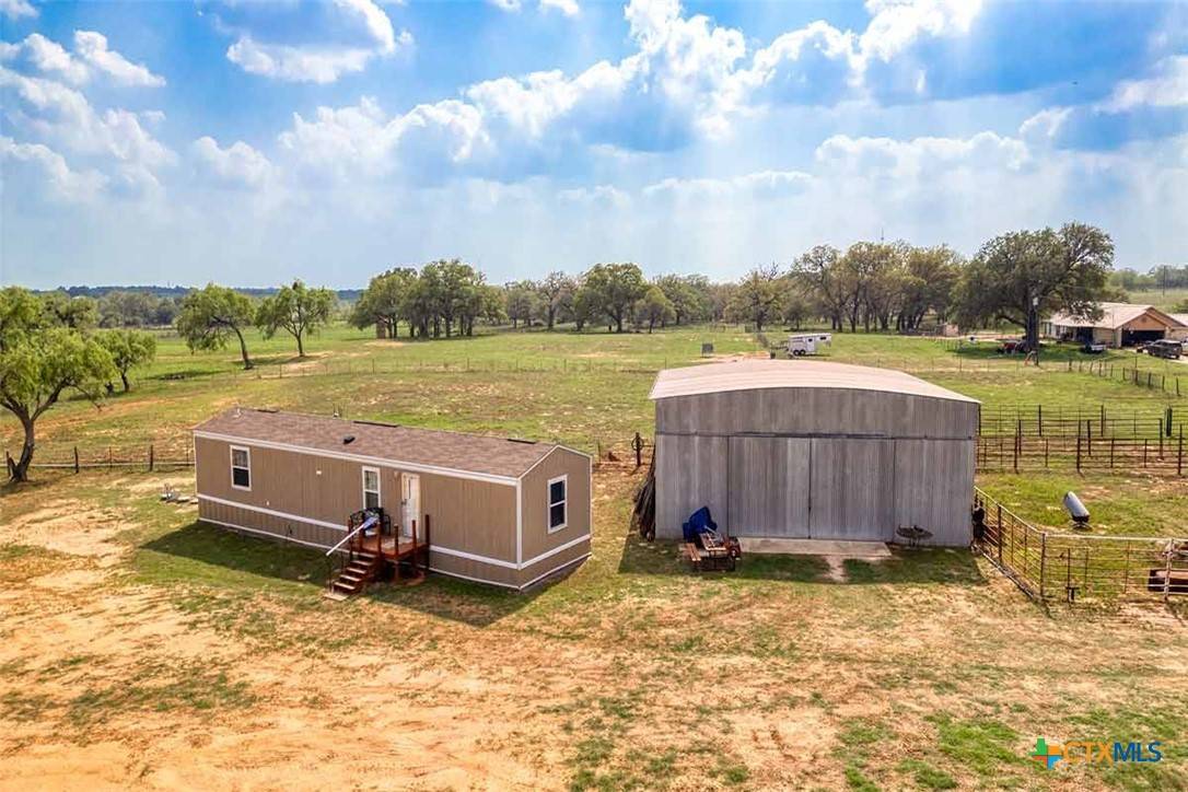 Floresville, TX 78114,2998 County Road 302