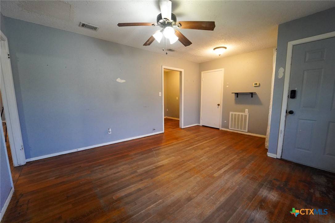 Victoria, TX 77901,1005 E Polk AVE