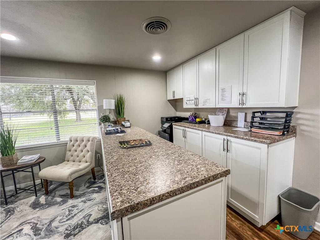 Belton, TX 76513,105 Lake RD