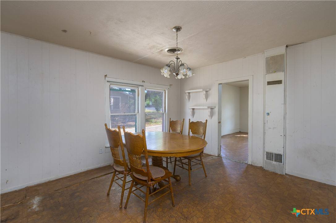 Lampasas, TX 76550,908 Campbell ST