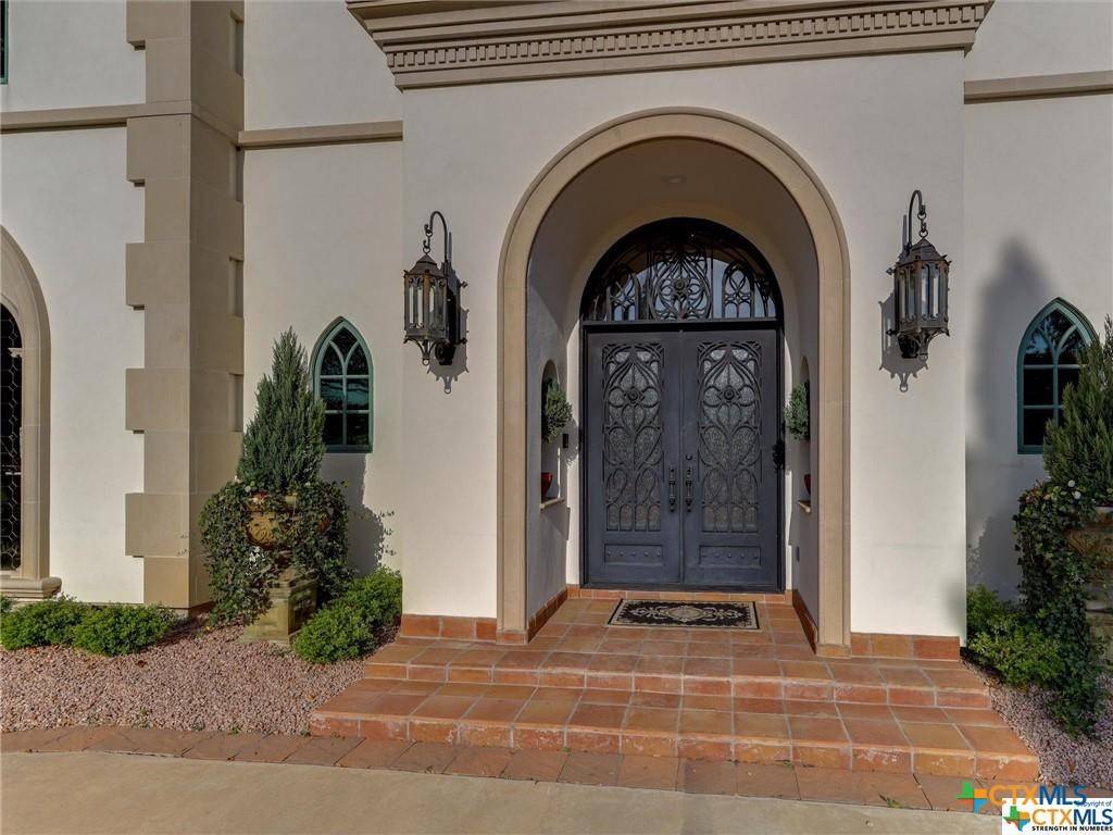 Victoria, TX 77904,208 Creekridge Dr.
