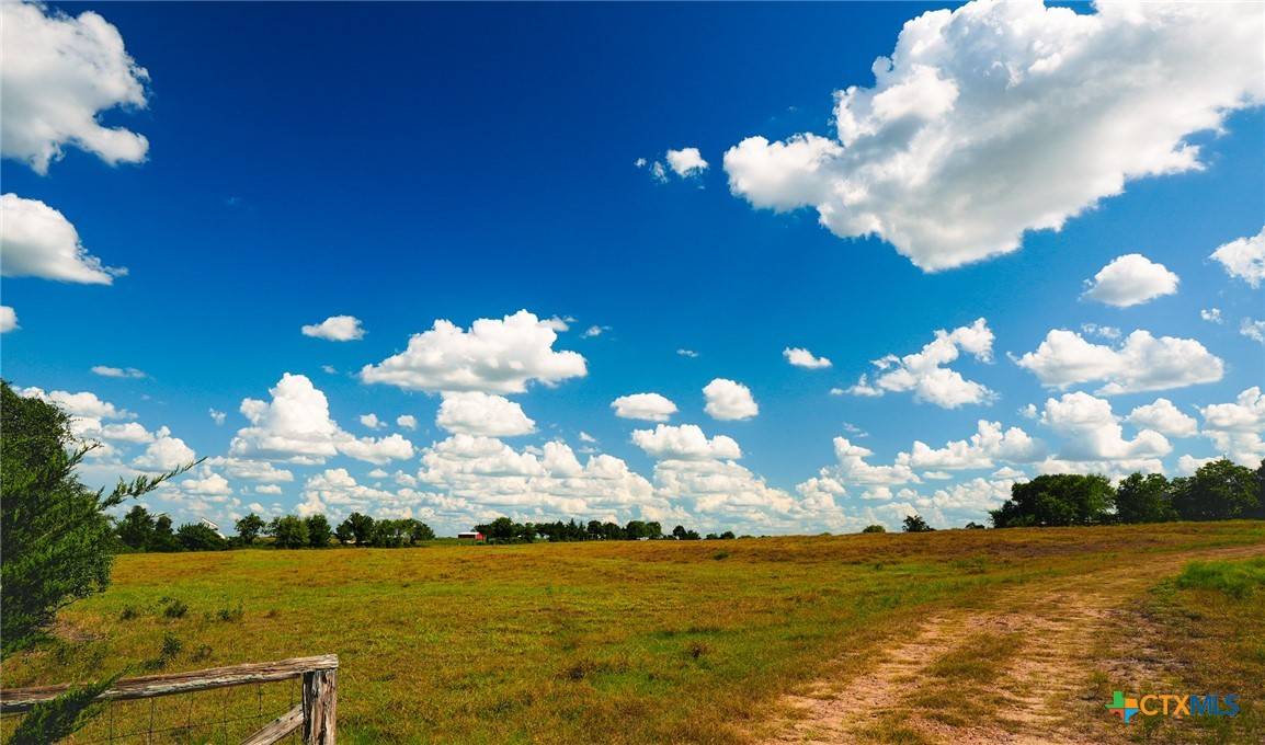 Flatonia, TX 78941,1432 N Knezek RD