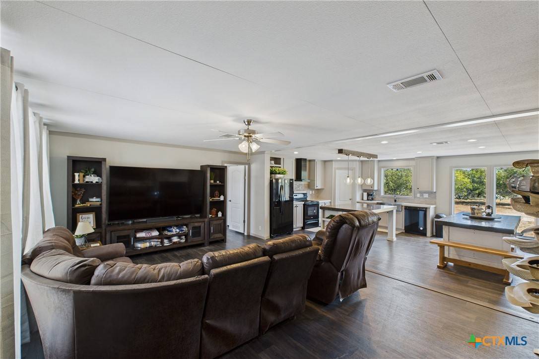 Seguin, TX 78155,200 Sterling RD