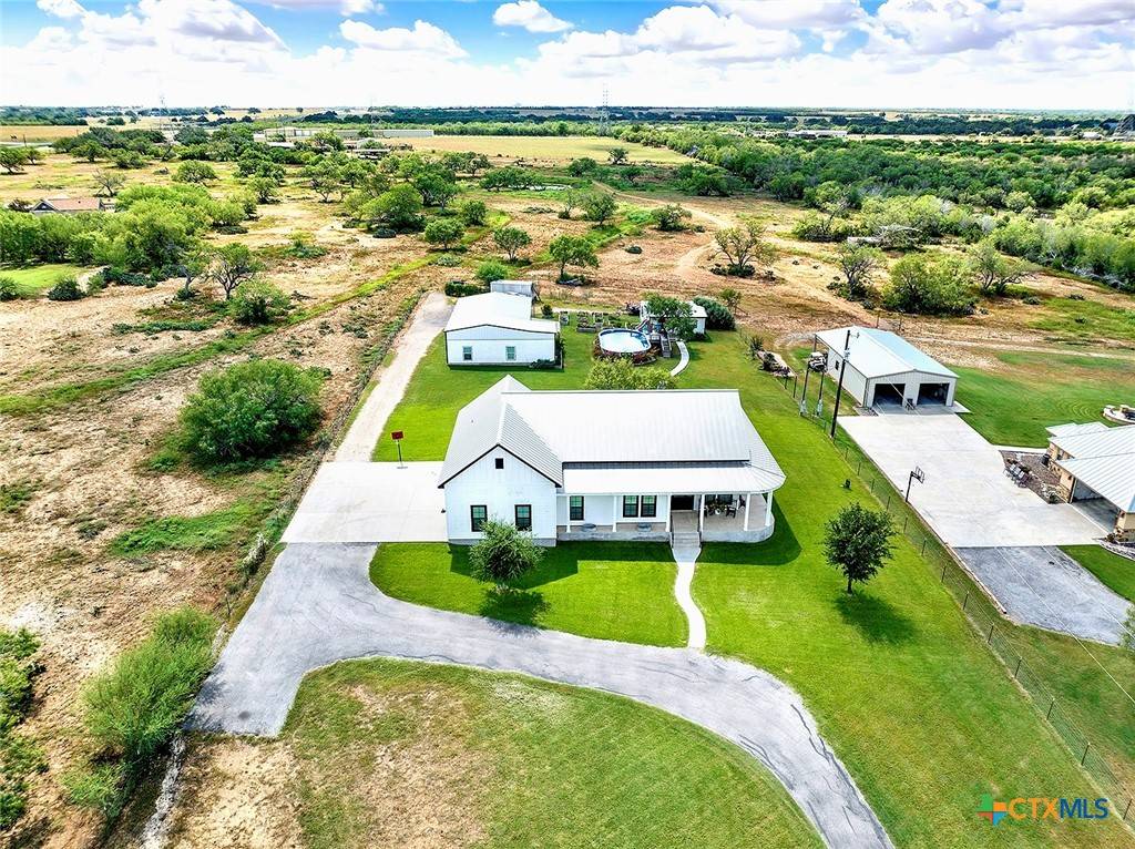 Floresville, TX 78114,149 County Road 256