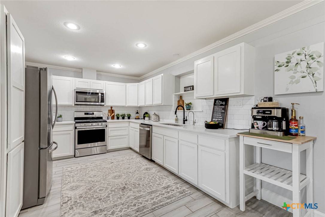 Blanco, TX 78606,1299 Oakridge DR