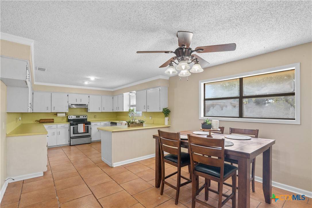 Inez, TX 77968,203 Michael ST