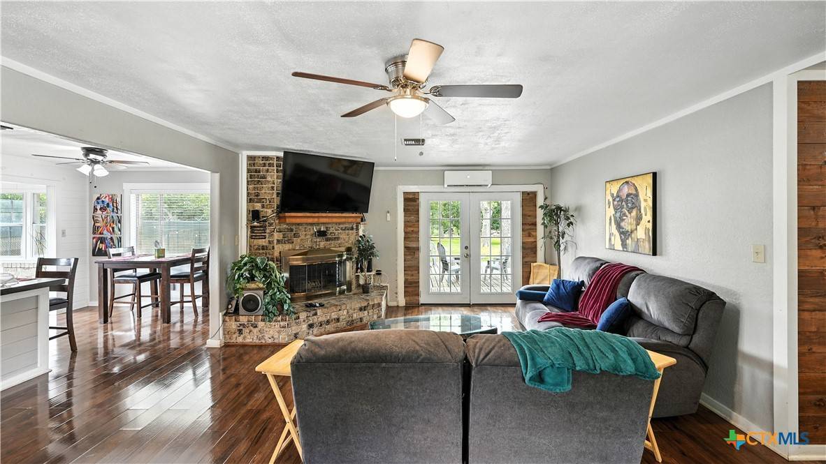 New Braunfels, TX 78130,683 & 695 Albert ST