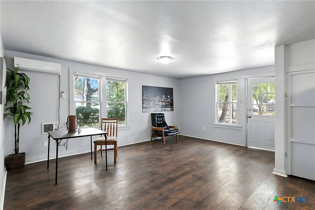 Seguin, TX 78155,402 Michna ST