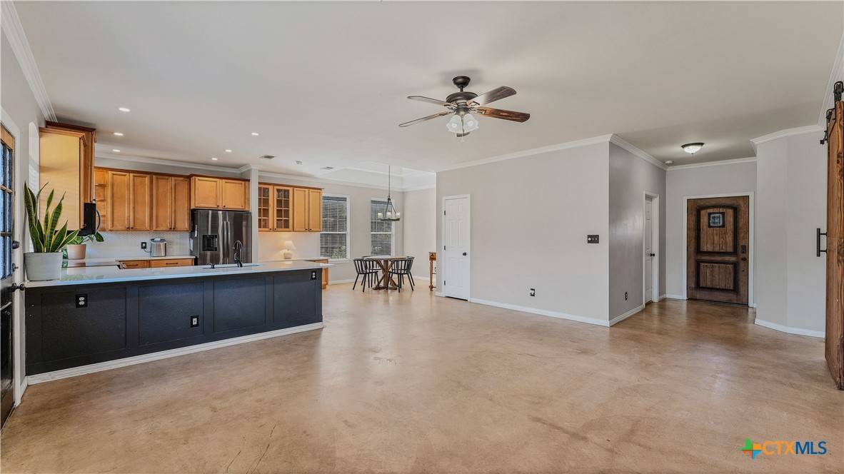 Spring Branch, TX 78070,323 Granite RD