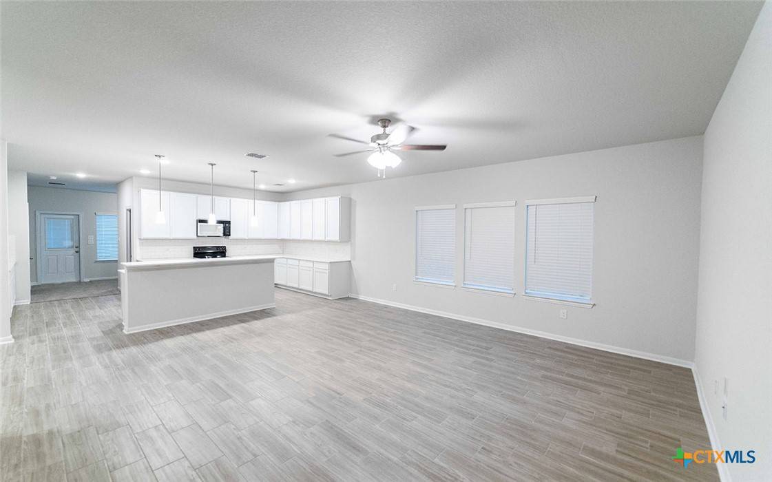 Seguin, TX 78155,300 Jills Path