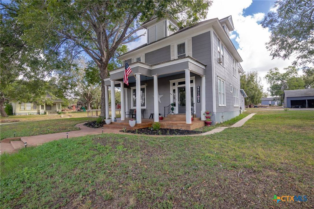 Runge, TX 78151,612 N Wilbern